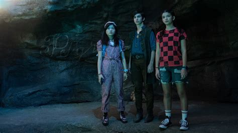 Apple TV+ debuts trailer for “Surfside Girls,” the new kids and family.
